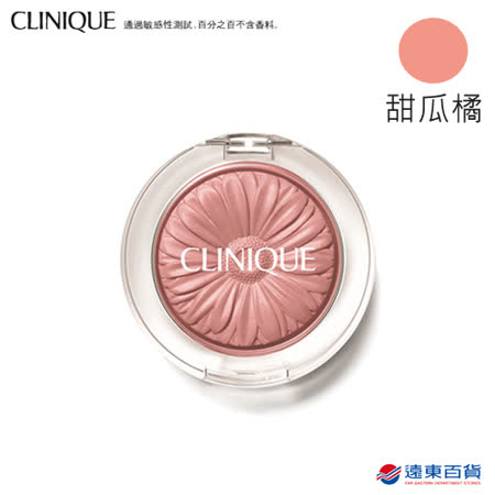 鮮豔卻自然的腮紅看起來毫無粉感，配方如絲般滑順、 不會變色，適合所有膚色的色號更能輕鬆打造出紅潤好氣色。 ※ 花漾腮紅商品色號連結如下： 贈品數量有限，依實體為主，送完為止