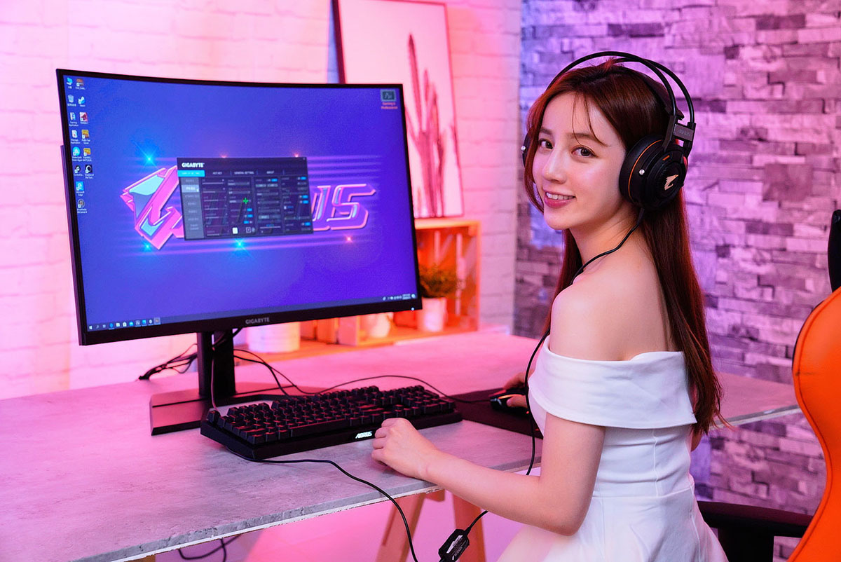 GIGA G32QC 165Hz 極速HDR 電競螢曲面幕，1ms 超快反應，OSD Sidekick 強大操控力