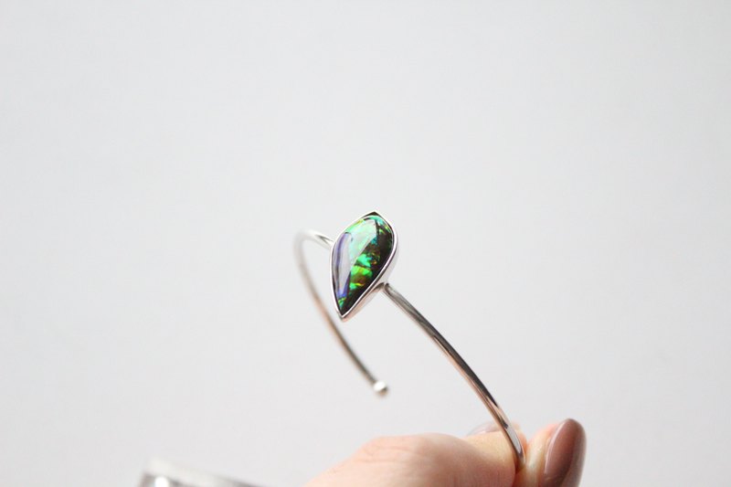 純天然 斑彩石純銀C扣手鐲 材質 : 斑彩石、925純銀 尺寸:手腕15.5cm內