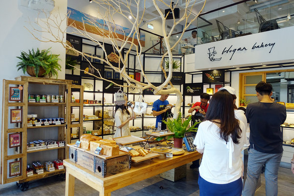 哈肯舖淨生吐司、桑葚優格吐司，使用聯華潔淨認證麵粉，成分天然、八大無添加，嚴選好食材低溫發酵手感烘焙，安心美味的生吐司