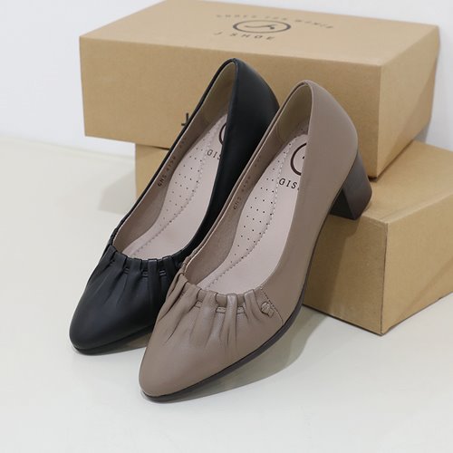 抓皺設計手工羊皮中跟鞋