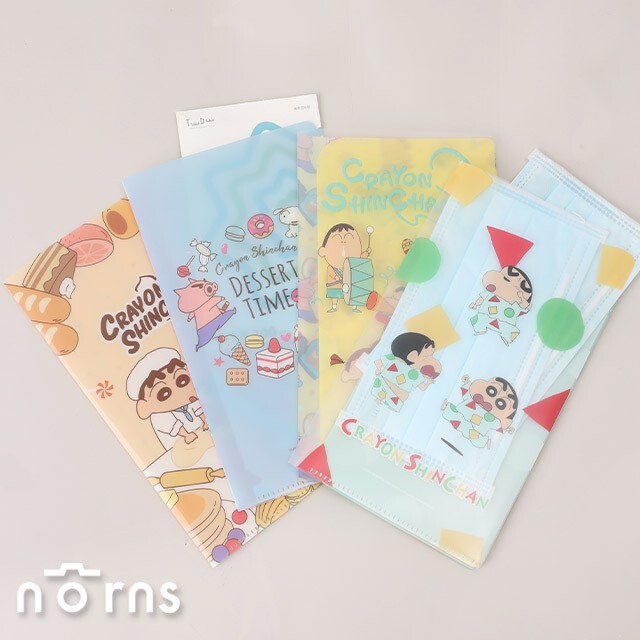 蠟筆小新與好朋友們俏皮登場! 每一面都是不同的童趣設計，絕對值得喜愛蠟筆小新的粉絲入手! 多功能文件夾，採雙開三隔層設計 輕鬆收納/拿取各式票券、收據、禮儀袋等文件， 維持整潔，避免折損且不輕易掉落，