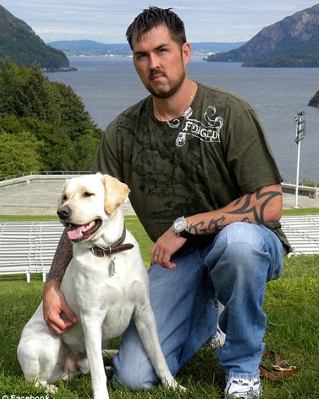 Marcus Luttrell 近照(圖片中的狗不是DASY)
