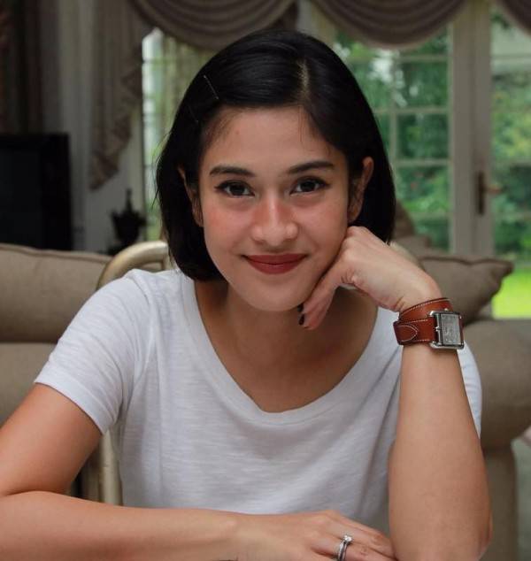 10 Gaya Short Hair ala Dian Sastro Menawan Maksimal 10 Gaya Short Hair ala Dian Sastro Menawan Maksimal