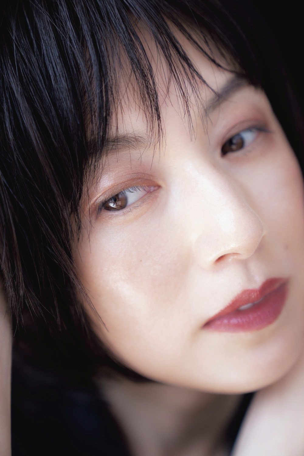 高岡早紀さん 河北裕介さん 赤みブラウン のアイシャドウで色っぽい美人顔に 美的grand 美的news