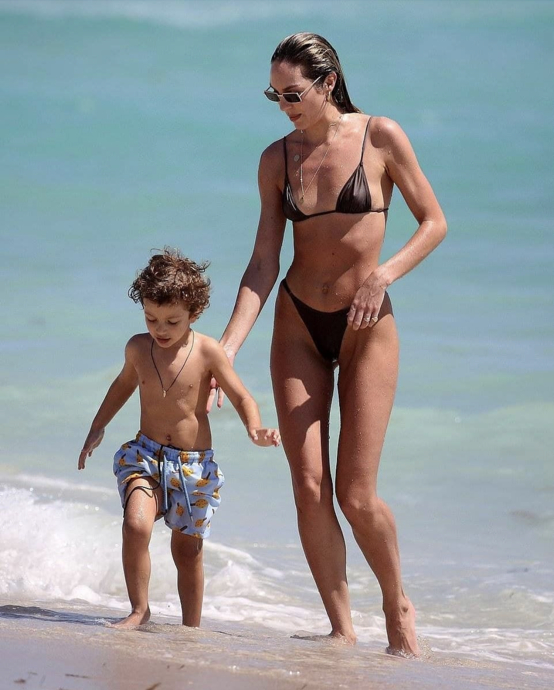 ビキニパワーでウイルスを吹き飛ばす セレブがhotな肉体美を続々アップ Spur News