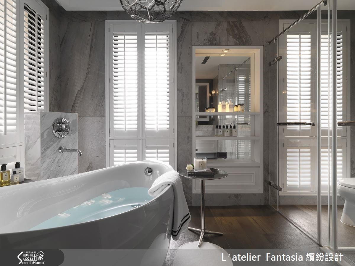 若平常有使用香氛精油的習慣，在浴室設置獨立香氛櫃，拿取收納也會更加便利。