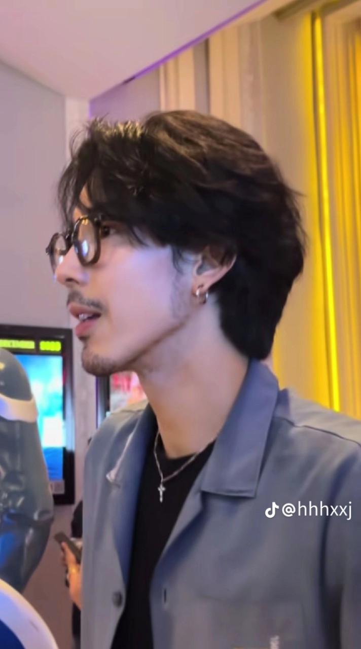 รอเข้าบ้านพี่จี๋