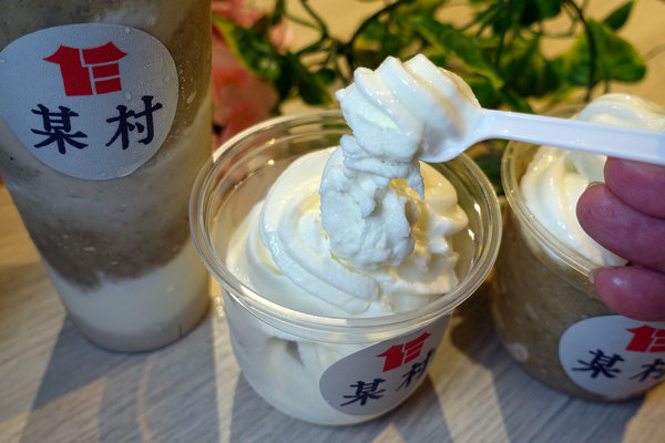 某村綠豆沙專賣所京站快閃店，台北好喝綠豆沙，台南5號綠豆及初鹿鮮乳製作的綠豆沙及綠豆沙霜淇淋，還原記憶的好滋味