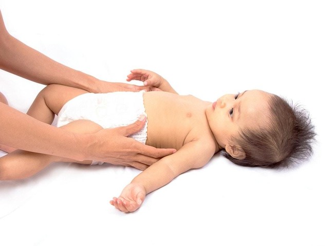 おむつのサイズアップ 新生児からsサイズのタイミングは ママリ Mamari