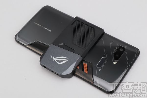 電競手機效能一定比較強嗎？那與旗艦手機又有何不同：解析目前各家電競手機的「不可取代性」在哪裡