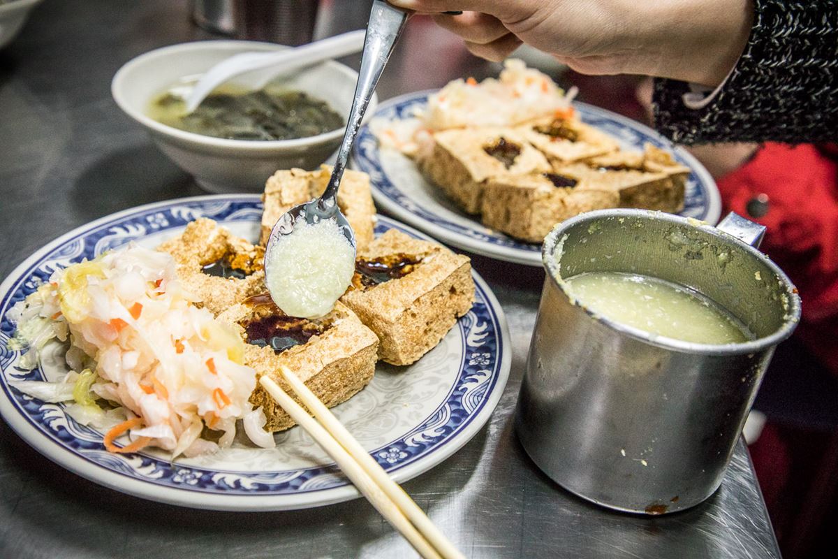 在地人來讚聲！全台６家「最強臭豆腐」PK：飲料熱湯喝到飽、9000則好評