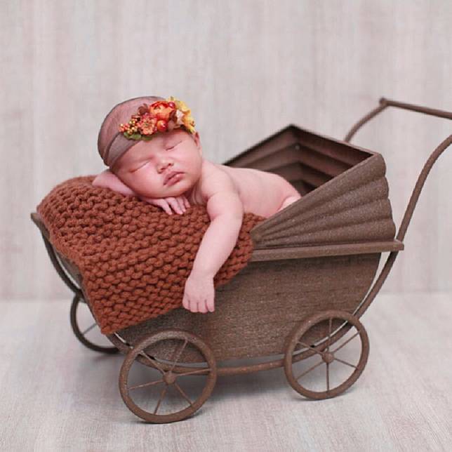 12 Inspirasi Foto Bayi Perempuan Ala Selebriti Indonesia