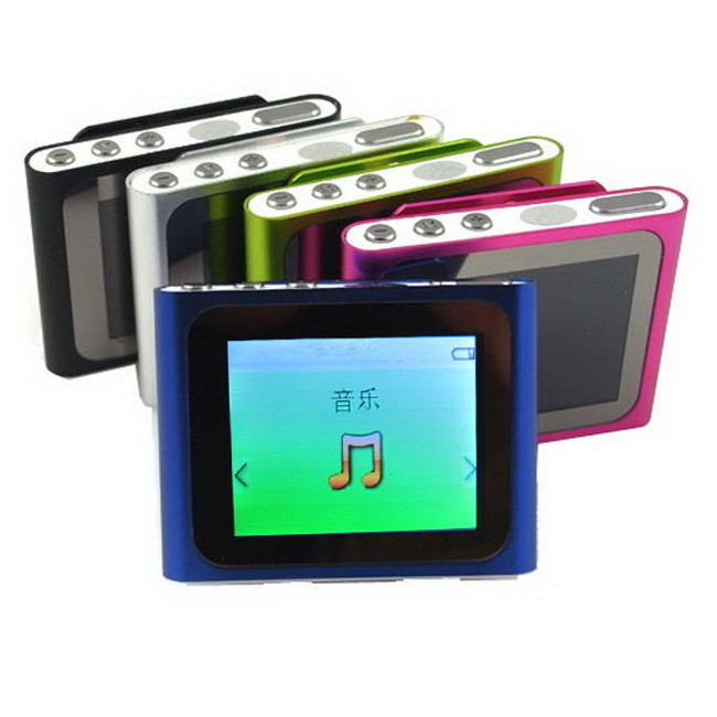 加贈充電器、絨布套、魚骨頭纏線器 五款顏色任選 可看影片及照片 ■加贈絨布套、魚骨頭纏線器、充電器三大好禮 ■1.8吋26萬色TFT螢幕 ■支援TF插卡功能 ■FM收聽功能 ■ 金屬外殼，輕薄好攜帶 