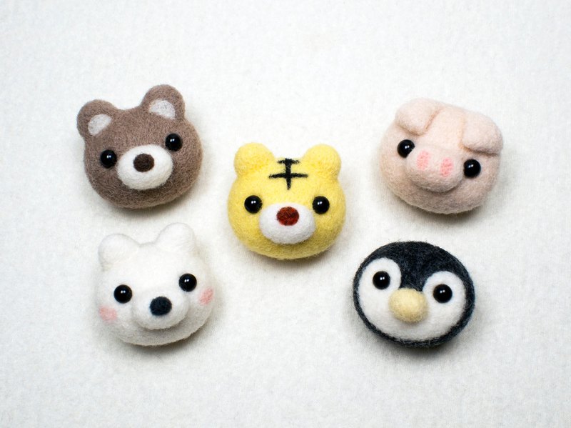 體驗課程非常非常適合第一次玩羊毛氈、或者一直覺得羊毛氈很難的同學來玩，比一般課程輕鬆簡單，不會有時間上的壓力，嘻嘻哈哈聊聊天就會完成了，是很有成就感的一堂課！也適合帶小朋友來玩(8歲以上)！