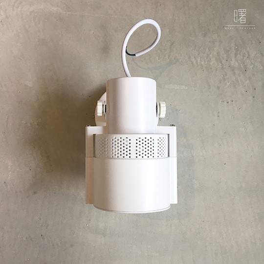 《商品規格》材質：鐵顏色：白色尺寸：長*12cm 寬*10cm ◆下標前請先至”問與答”詢問存貨現況，以減少您等待收貨的時間！◆購買前請先閱讀店家資訊，同意後再下標唷！◆歡迎設計師 民宿 飯店 餐廳 