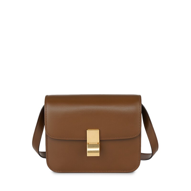 全新真品 Celine 頂級小牛皮 Teen Classic Box 包 焦糖駝色 尺寸: 18.5 X 15.5 X 6 CM材質: 100%小牛皮 100%羊皮襯裡金屬開關 設有扁平內袋 可移除及