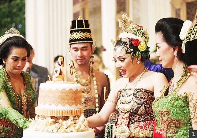 Tahu Gak Sih, 7 Tradisi Pernikahan di Indonesia Ini Sangat Unik