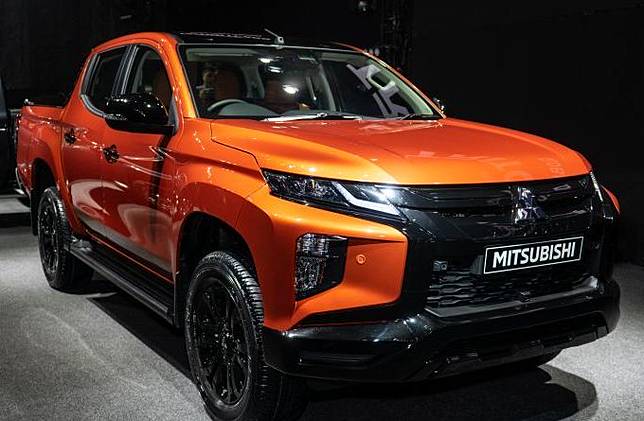 Modifikasi Mitsubishi Triton Baru Warna Oranye Aslinya Punya