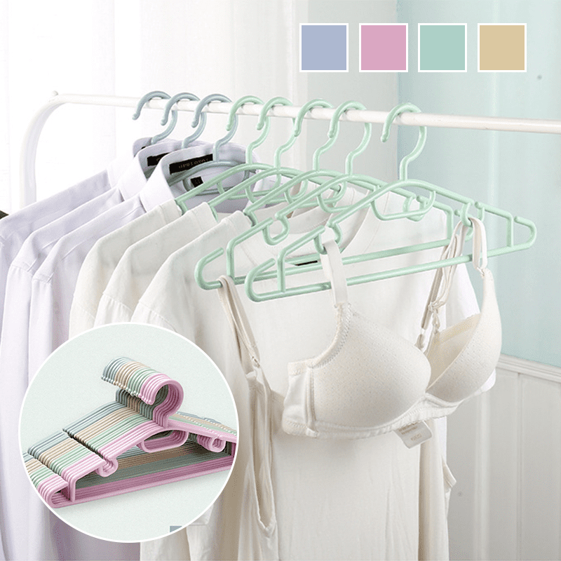 耐用防滑衣架撐起一件件衣物，衣架乾溼兩用晾曬收納皆宜！凹陷掛勾設計，防滑避免風大滑落，細肩帶衣物也能輕鬆晾曬！兩端細膩圓滑設計，讓衣物肩線滑順，保護衣物不易變形，領帶皮帶也能輕鬆吊掛！