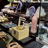 鼎瓏騰富郁珠寶水晶