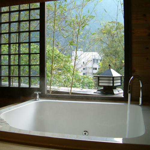 苗栗【泰安湯悅溫泉會館】豪華湯屋平日券★下殺53折 現省$570★電子票券★泡湯券★免運★墨攻Pickup店★線上旅展餐券