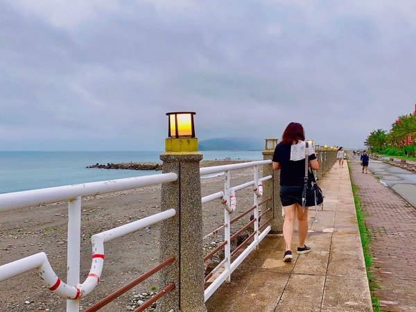 「花蓮旅遊」花蓮租車三天二夜輕旅行自駕遊，盛夏消暑追鯨趣-花蓮永宬租車，老時光燒肉酒肴，欣欣麵館不是麵店，小花公寓民宿與窩WOW青年旅館直擊分享