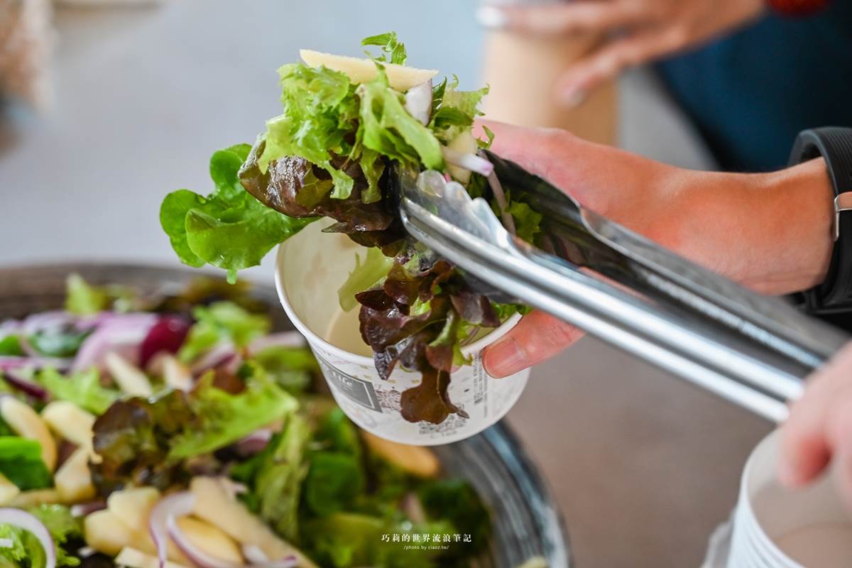 體驗全台唯一「海牛採蚵」！彰化芳苑１日遊必訪６亮點，海鮮控爽吃烤蚵大餐