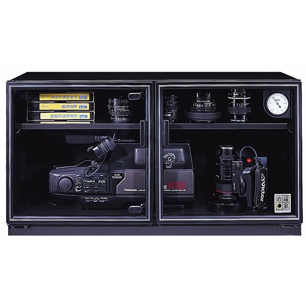 專業個人用 全功能電子防潮箱 高承載電子防潮櫃外尺寸：寬80x高56x深46cm內尺寸：寬76x高46x深40cm容積：163公升 耗電量：9W主機：除濕力加倍大型除濕主機，控濕範圍25~55% RH