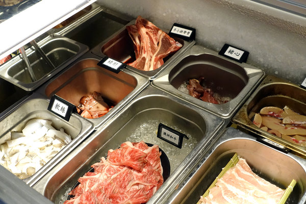 台北聚餐火鍋吃到飽-嗨蝦蝦百匯鍋物吃到飽，罐裝啤酒喝到飽，單點級水準火鍋吃到飽，頂級和牛、生蠔、盒裝冰品吃到飽