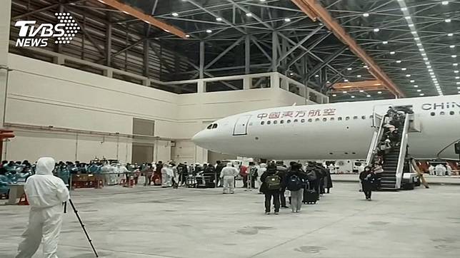第一批武漢包機。(圖／TVBS資料畫面)