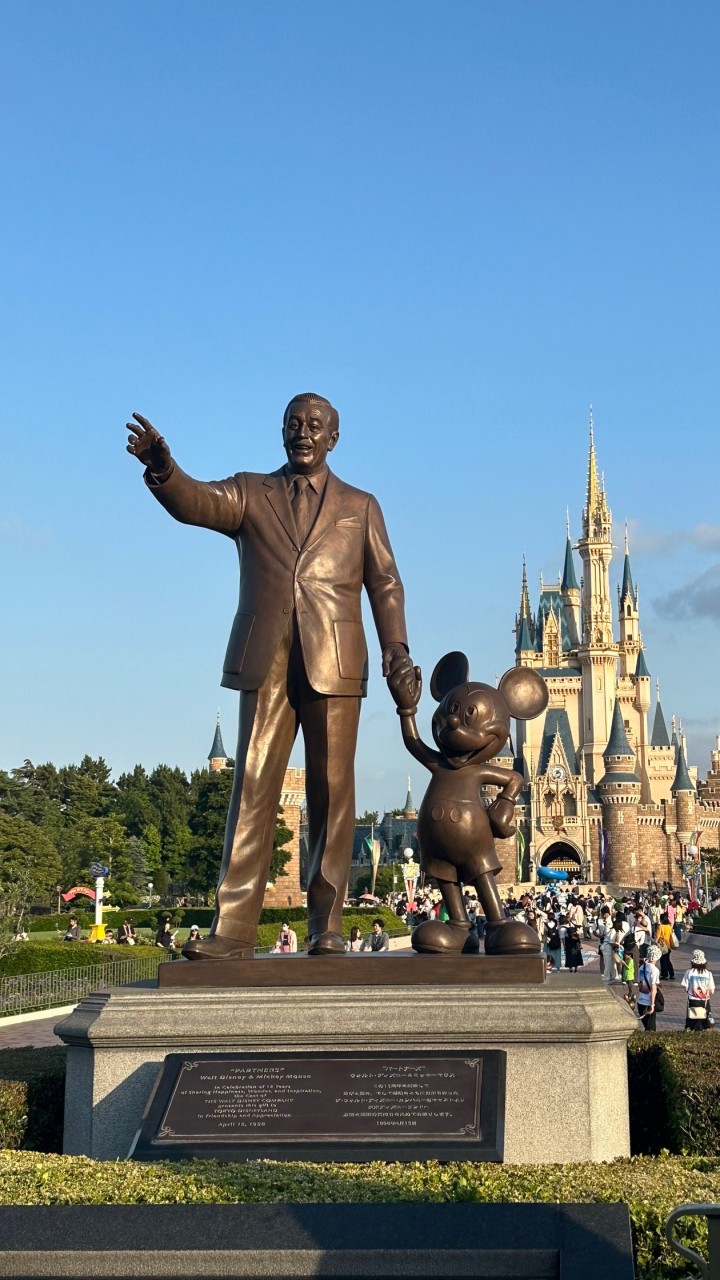 DISNEYmakemenomoney💸