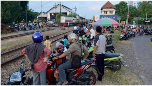 5 Tempat Ngabuburit 'Teraneh' di Indonesia