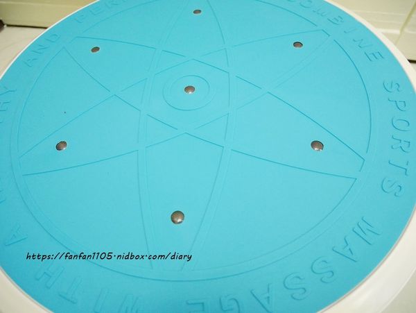 【健身器材推薦】健身大師 #專利型太極990段按摩雕塑運動飛碟機 #豪華版12顆電動凸點按摩枕 #健身大師運動飛碟機 #透氣按摩枕 (7).JPG