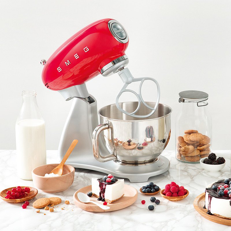 ★ 線上登錄，保固+1年 ★ ．10 段轉速設定 + 600 w 超強動力 ．行星式運轉技術，攪拌零死角 ．堅固金屬機身 + 止滑底座，運轉更穩定 ．搭配 4.8 公升大容量不鏽鋼攪拌盆 ．附多功能配