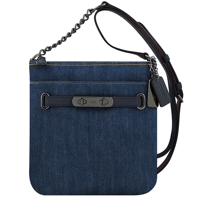 ★單寧織紋布搭配荔枝紋皮革設計★正面以一皮帶造型釦環妝點★背帶可調整，可肩背或斜背使用COACH DENIM SWAGGER SWINGPACK MESSENGER CROSSBODY包款，以單寧織紋