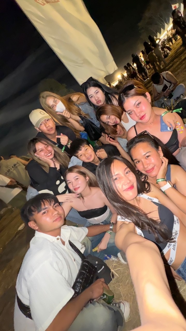 วัยรุ่นพูลวิลลา