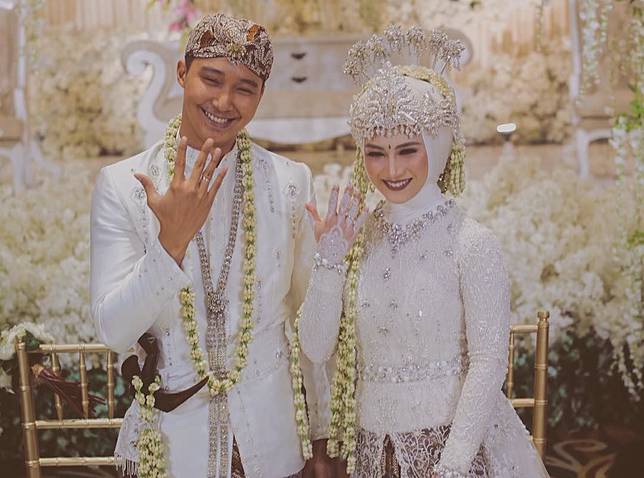 102 Gaya Baju Adat Sunda Nikah Terlihat Keren Modelbajuid