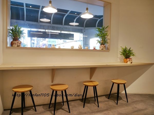 【汐止美食】鄉下人-豬血湯肉燥麵 #古早味 #豬血湯 #燙青菜 #香辣麵 路邊攤價格，冷氣開放文青風店面 (5).JPG