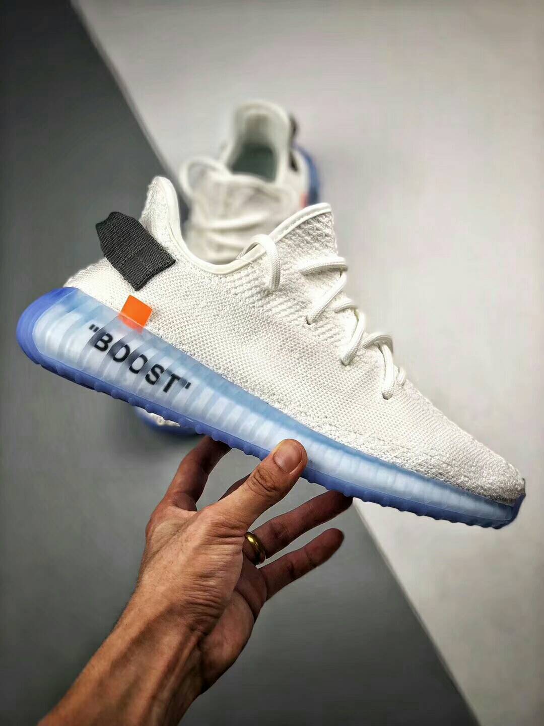 OFF-WHITE x YEEZY BOOST 350 V2 客制聯名配色