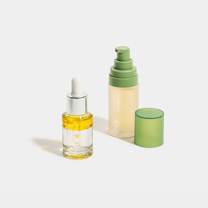 突破眼霜限制，以 30%+ 真實活性密度，打造獨特油水雙層型態，多些澄澈湖藻與海洋藤竹的雙重緊緻，少些細紋暗沉。了解更多化妝品與保養品的界線，揮別短暫的視覺粉飾。