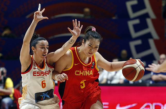 Feature Li Meng chases basketball dream despite challenges