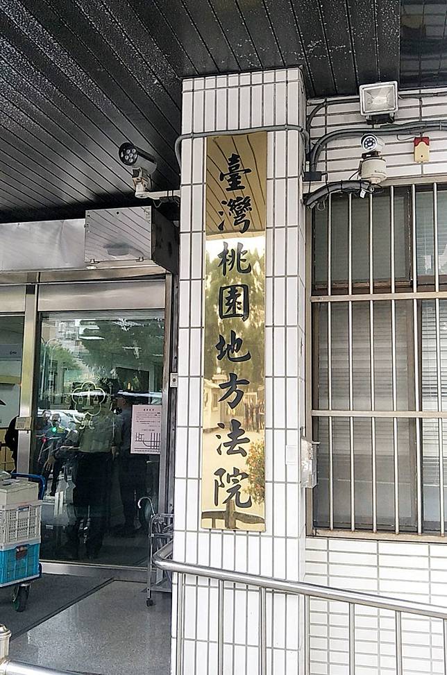 法院審酌，劉男離家數十年，為向妻子、小孩聲請給付扶養費才出現，加上過去家暴作為，判准離婚。