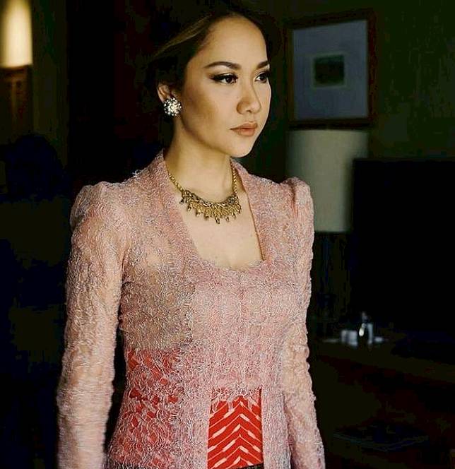 Sederet Makeup Seleb Pakai Kebaya Untuk Tampil Di Hari Kartini Life Line Today