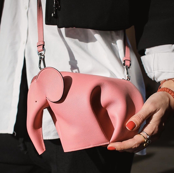 ■現貨在台■專櫃72折■ 全新真品 Loewe 迷你大象斜背包 粉色