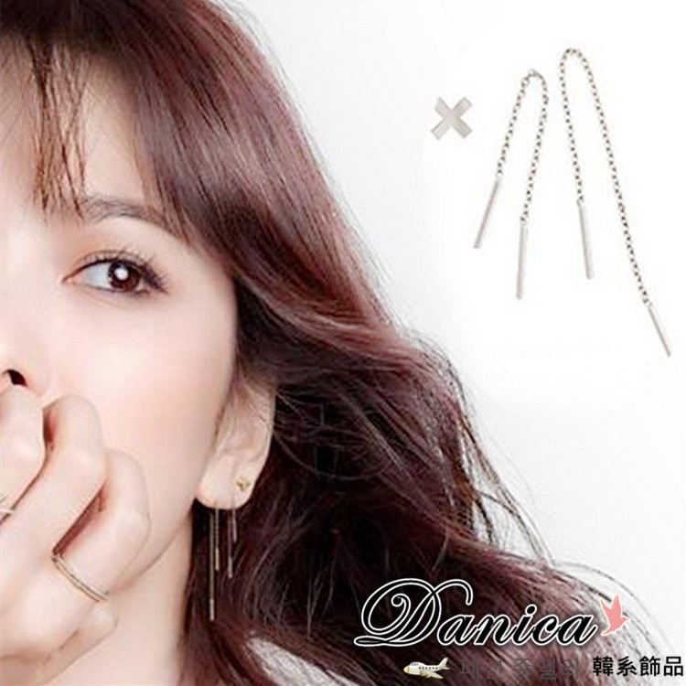 款 式 顏 色 1號銀色售完2號金色3號玫瑰金設計令人驚艷 此款3件組耳環時尚也可以那麼簡單 館主不藏私推薦商 品 尺 寸耳線長約8.5CM 十字架約0.5CM 材 質 說明 鈦鋼鍍K金屬微細刮痕與不