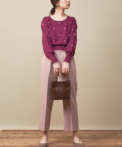 煙燻粉紅色的單色調褲裝穿搭
