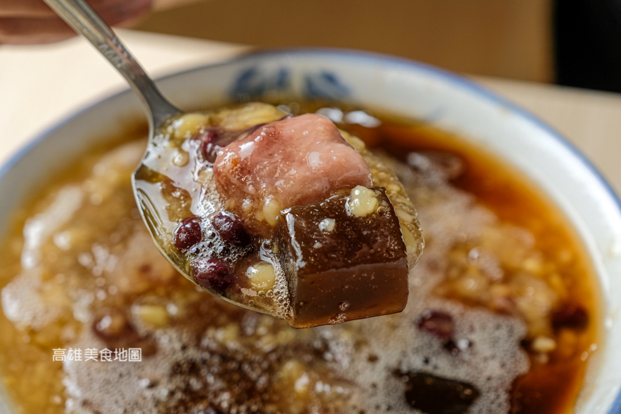 呷大碗(高雄鳳山)20多純手工配料搭暖呼呼香濃燒仙草&冬季限定新鮮草莓雪花冰必吃