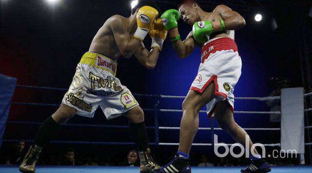 Aksi Daud Yordan Merobohkan Lawannya di Atas Ring Singapura