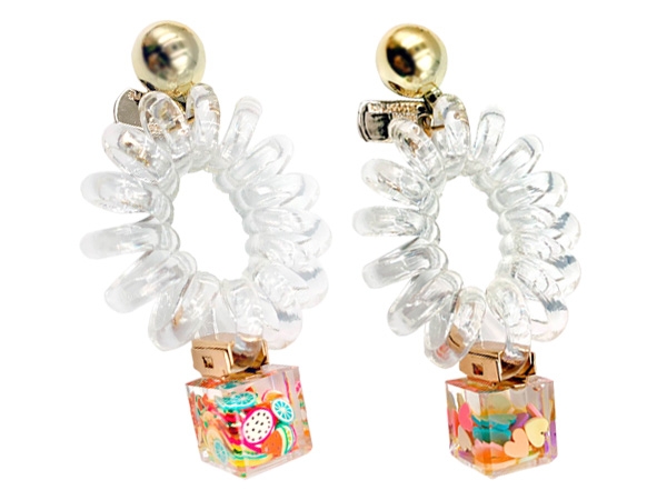 童趣方塊彈力髮圈(1入) 款式可選【D000887】，還有更多的日韓美妝、海外保養品、零食都在小三美日，現在購買立即出貨給您。